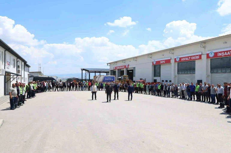 Pursaklar Belediye Başkanı Çetin, belediye personeliyle bayramlaştı