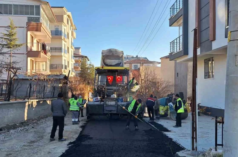 Pursaklar Belediyesi konforlu yollar için çalışmalara hız kesmeden devam ediyor