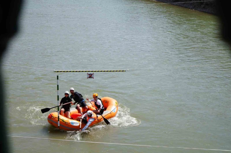 Rafting Şampiyonası’nın ikinci gününde slalom yarışları yapıldı