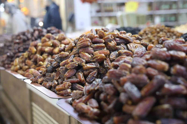 Ramazan ayının vazgeçilmezi hurma, tezgahlarda yerini aldı