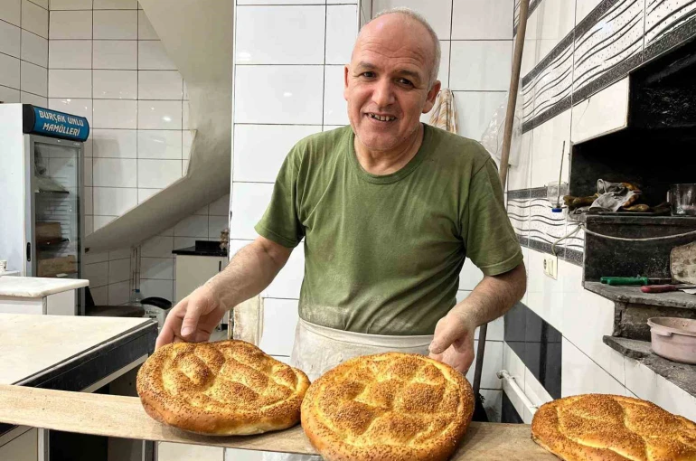 Ramazan pidelerini 180 derecede oruç tutarak yapıyorlar