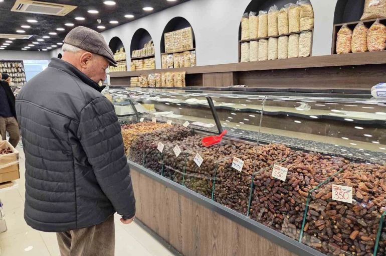Ramazan’ın vazgeçilmezi hurmaya yoğun ilgi
