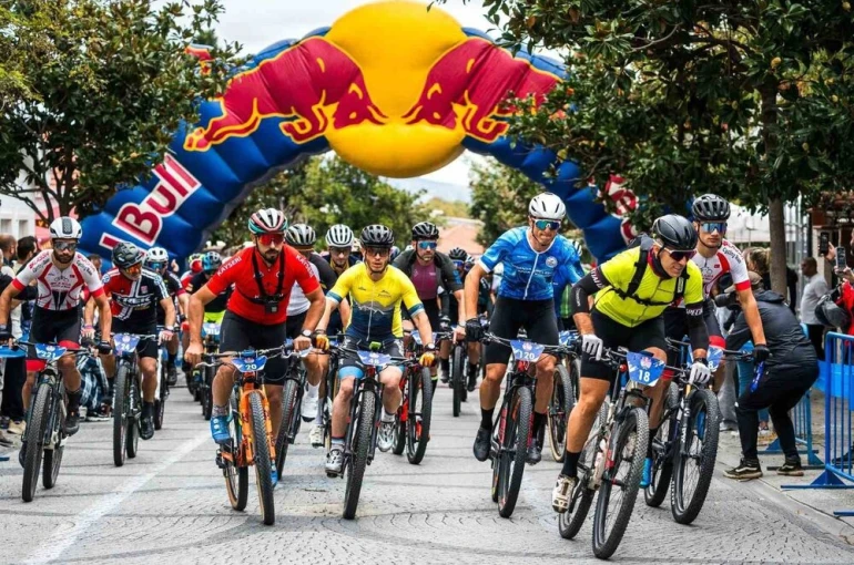 Red Bull Geç Kalma bisiklet tutkunlarını Adalar’da buluşturdu
