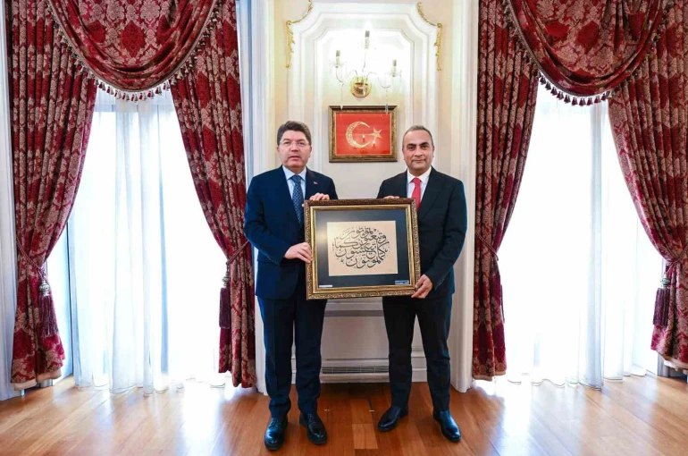 Rektör Akkaya, uluslararası başarıları Bakan Tunç’a anlattı