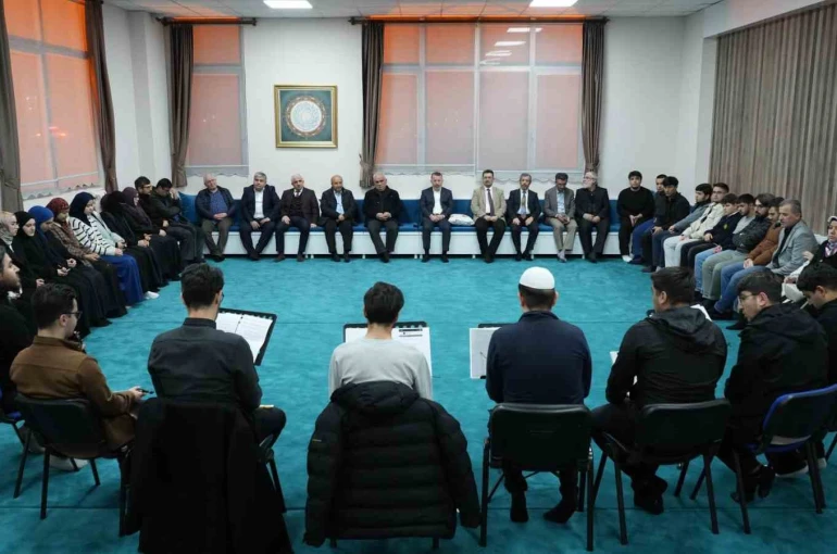 Rektör Kırışık İlahiyat Fakültesi Arapça hazırlık öğrencileriyle buluştu