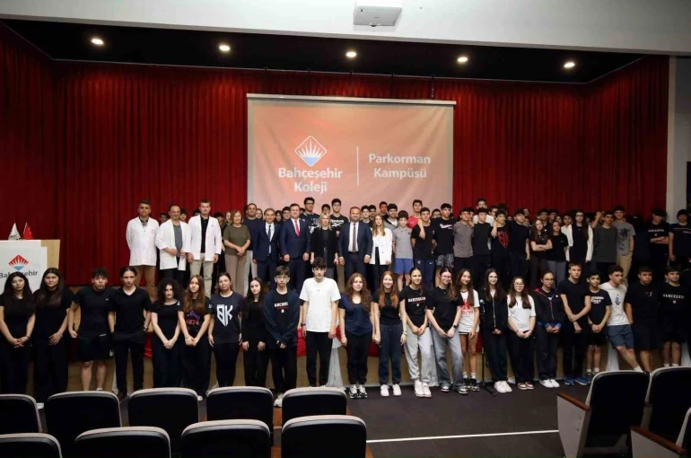 Rektör Özkan’dan lise öğrencileriyle ufuk açıcı sohbet