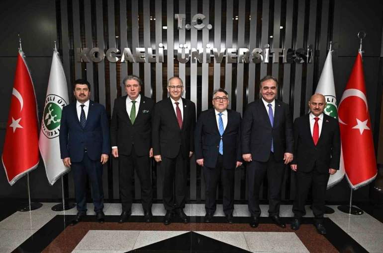 Rektör Özölçer, Türkiye’nin En Büyük Öğrenci Kongresi’nde genç araştırmacılarla bir araya geldi