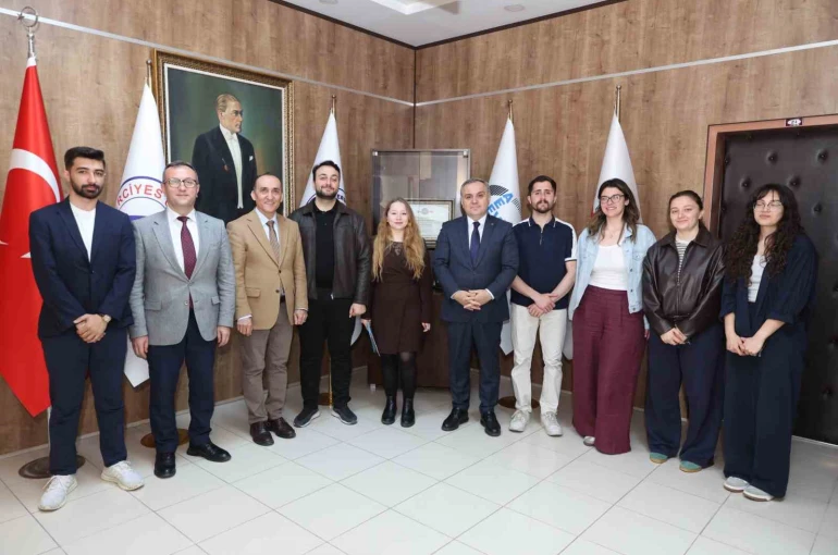 Rektör Prof. Dr. Altun, EVEA Öğrenci Kulübü üyeleri ile buluştu