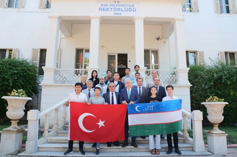 Rektör Prof. Dr. Budak, Özbek öğrencileri ağırladı