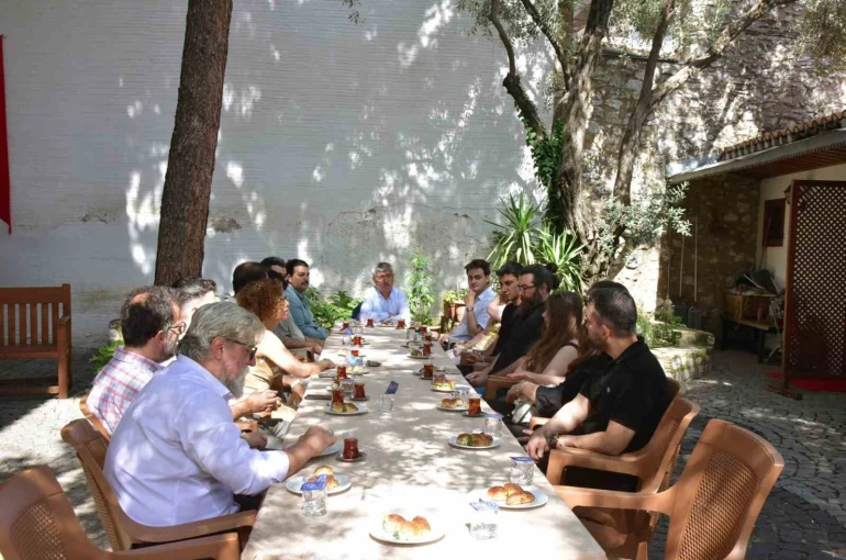 Rektör Prof. Dr. Kaçar, klasik diller yaz kursu öğrencileriyle buluştu