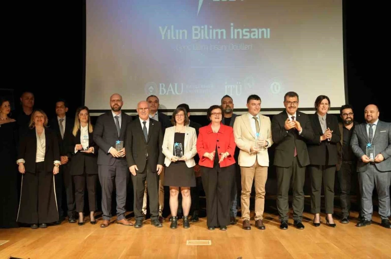 Rektör Savaş, 2024 Genç Bilim İnsanı Ödülleri programına katıldı