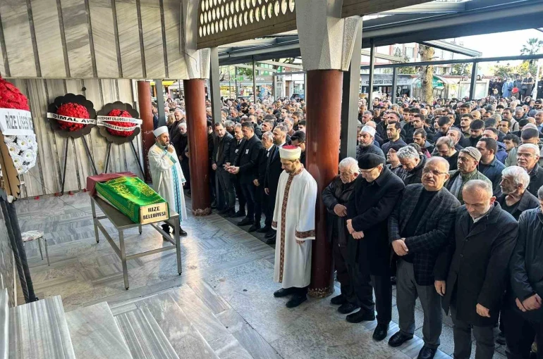 Rize’de 10. kattan düşerek hayatını kaybeden akademisyen son yolculuğuna uğurlandı