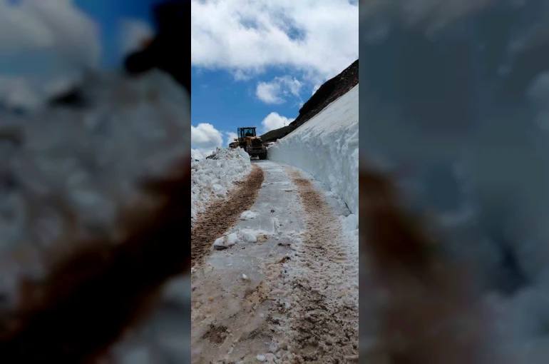 Rize’de Haziran ayında kar ve çığ temizleme çalışması