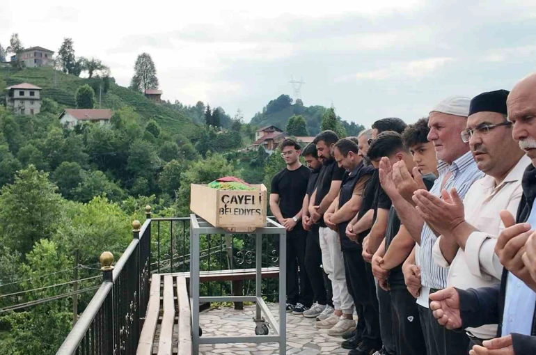 Rize’deki feci kazada hayatını kaybeden kadın toprağa verildi