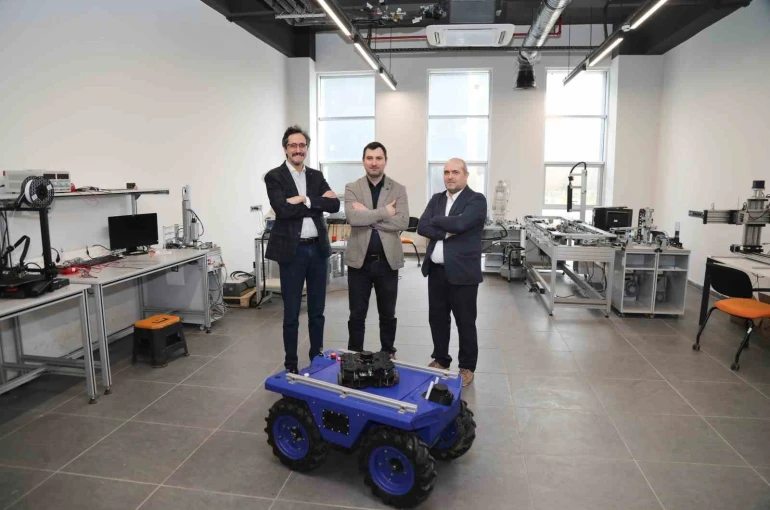 Robotlar artık görevleri kendileri paylaşacak: BTÜ’den yapay zekâ destekli yenilik