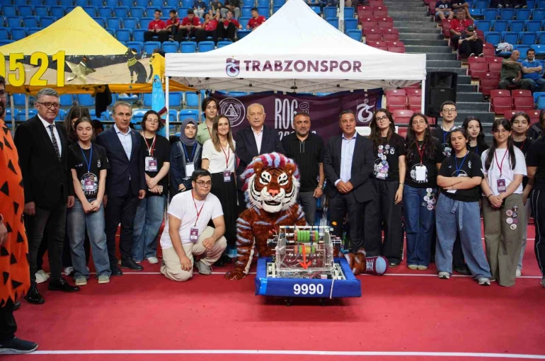 Robotlar spor salonunda yarıştı