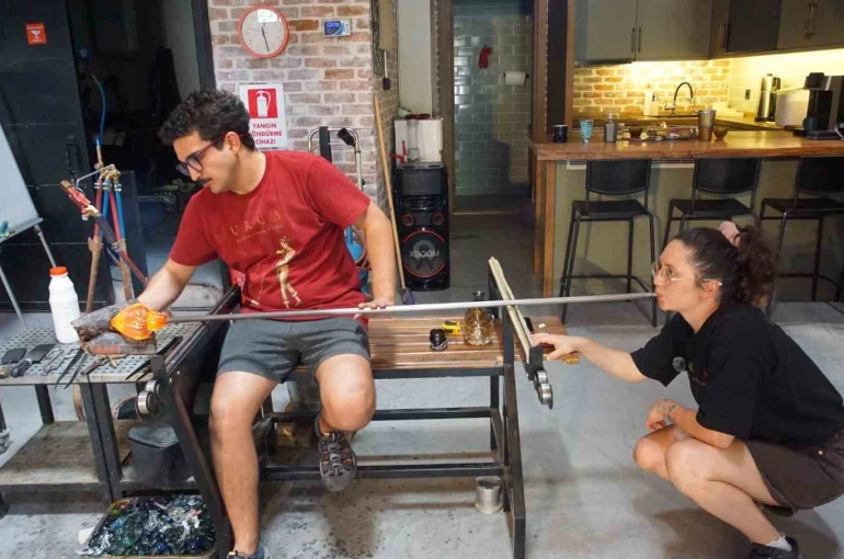 Roma yöntemiyle bin 190 derecelik cam sanatı