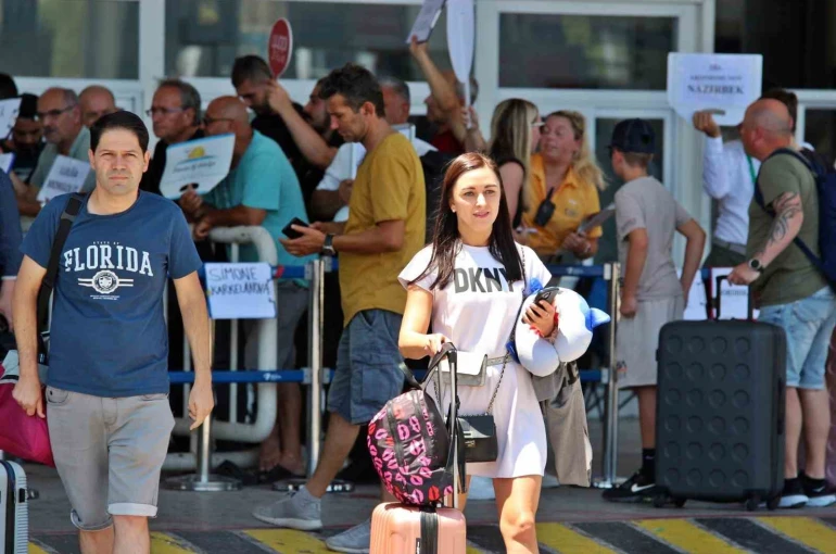 Rus ve Avrupalı turistler yılbaşına Antalya’da girecek