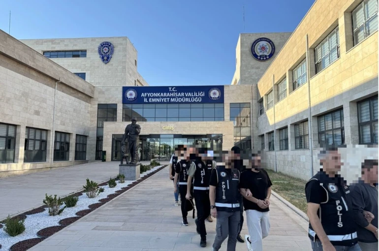 Rüşvet operasyonunda 9 kişi tutuklandı