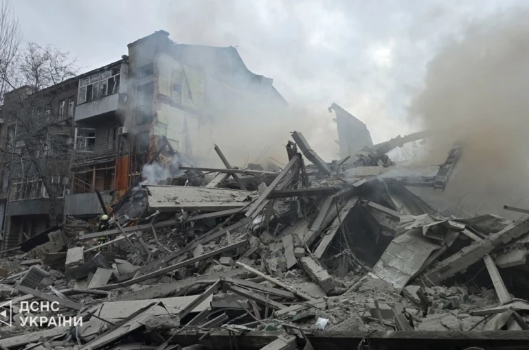 Rusya, Harkov’da 5 katlı binayı vurdu: en az 25 yaralı