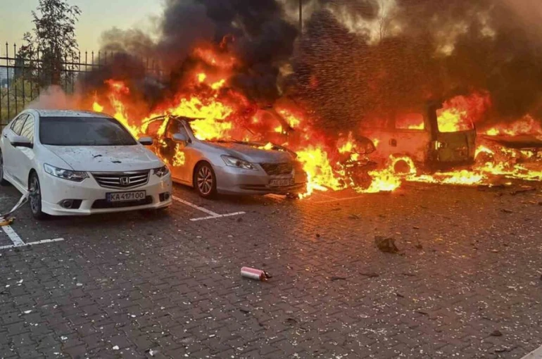 Rusya’dan Ukrayna’ya yoğun hava saldırısı: 3 ölü