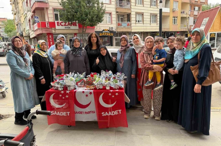 Saadet’in Anneler Günü buluşmasına yoğun ilgi