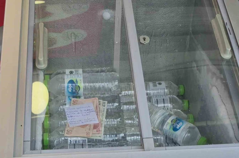 Sabah dükkanına gelen esnaf karşılaştığı manzara ile duygulandı