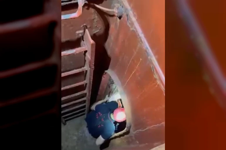 Safiport Limanı’nda geminin ambarına düşen işçi yaralandı 