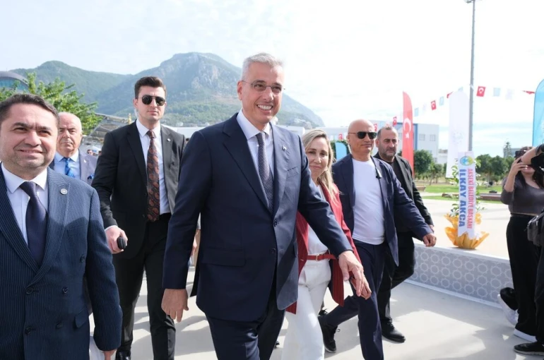 Sağlık Bakanı Memişoğlu: "Sağlıkta son 25 yılda Cumhurbaşkanımızın liderliğinde çok şey yaptık, çok şey ürettik. Daha çok üreteceğiz''