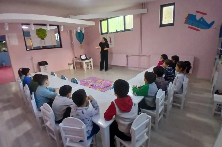 Sağlık personelinden minik öğrencilere hijyen eğitimi