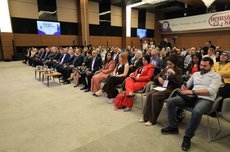 Sağlık-Sen Genel Başkanı Doğan: "Dünyanın birçok ülkesi Türk hemşiresinin bilgi birikimine ilgi gösteriyor