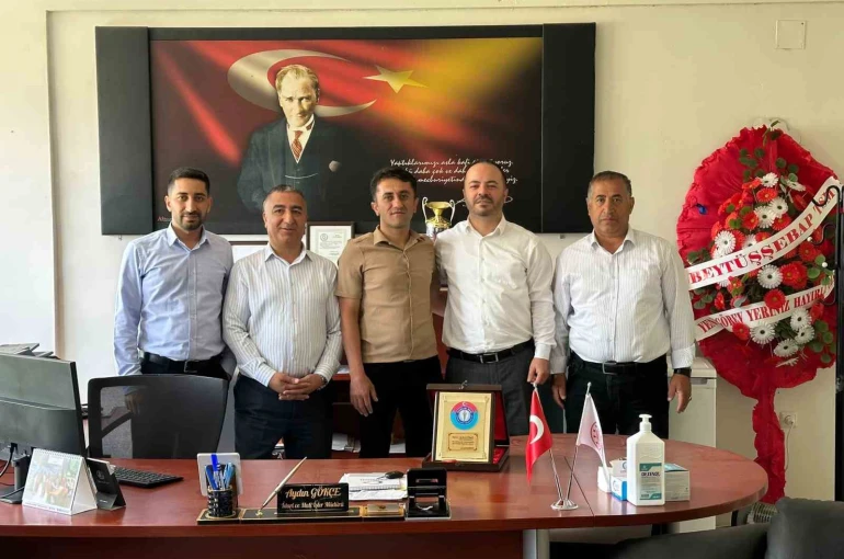 Sağlık-Sen: "Sağlık çalışanları insan hayatını öncelerken yoğun iş temposuyla da mesleğinden bezdiriliyor"
