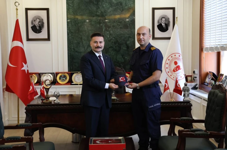 Sahil Güvenlik Batı Marmara Grup Komutanı Borucu’dan Kaymakam Acar’a ziyaret
