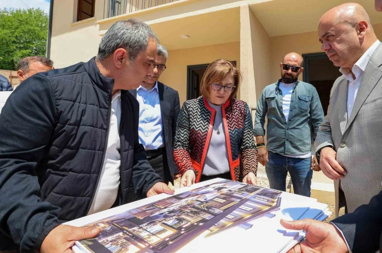 Şahin, TCDD Lojmanlarının restorasyon çalışmalarını inceledi