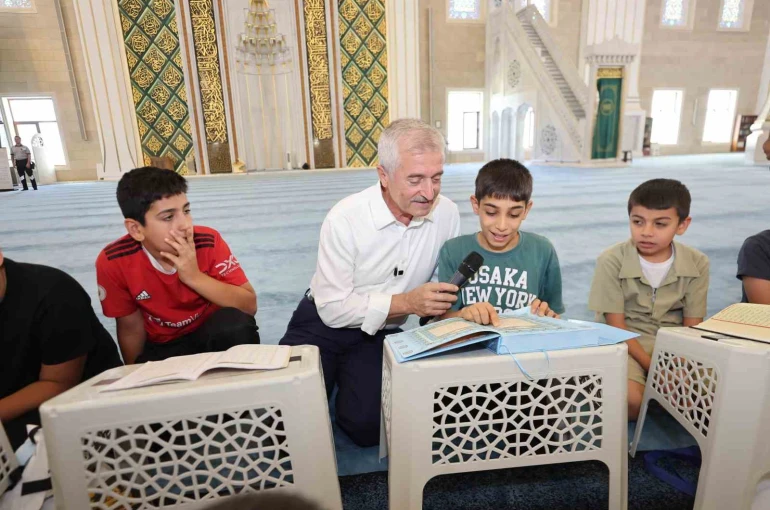 Şahinbey Millet Camii’nde çocuklar hem eğleniyor hem de Kur’an-ı Kerim öğreniyor 