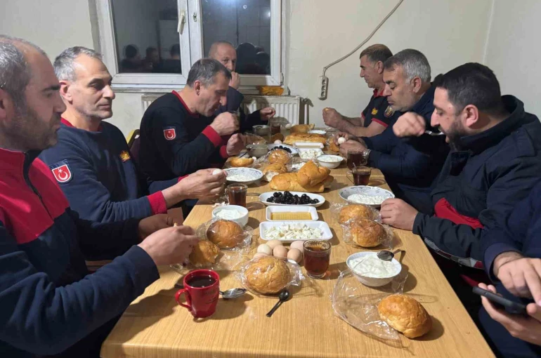 Sahur sofrasında ihbar geldi, itfaiye göreve koştu