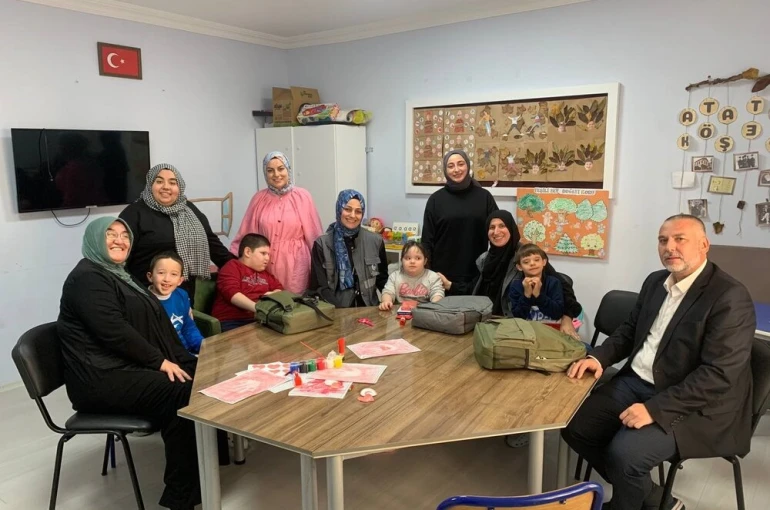 Sakarya Büyükşehir’den Pamukova’da özel öğrencilere anlamlı ziyaret