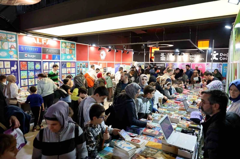 "Sakarya Çocuk Edebiyatı Fuarı" hafta sonu yoğun ilgi gördü