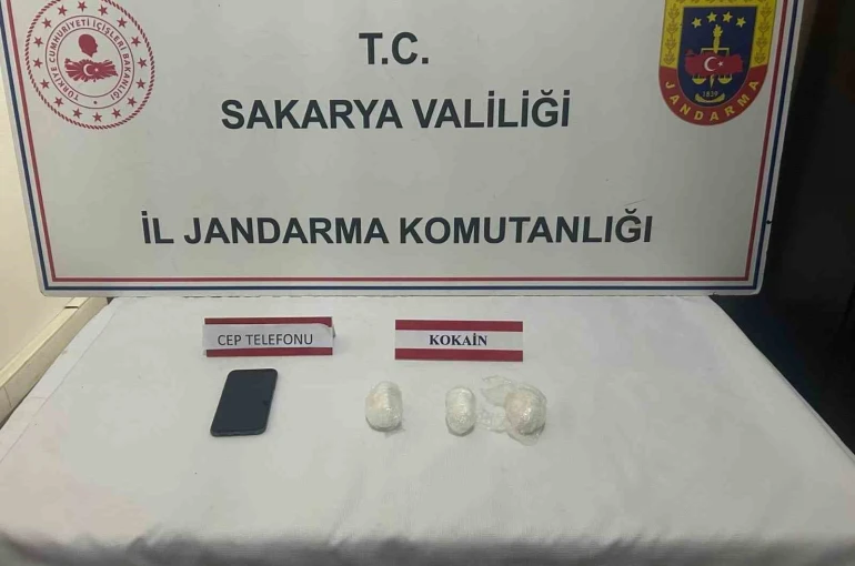 Sakarya’da 4 ilçede uyuşturucu operasyonu: 1 milyonluk kokain ele geçirildi