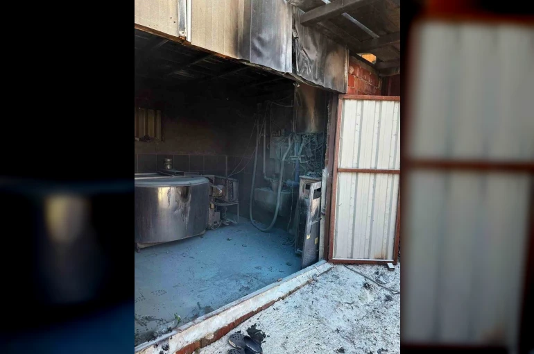 Sakarya’da ahırda yangın: 400 bin liralık zarar meydana geldi