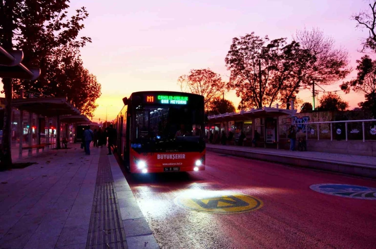 Sakarya’da metrobüs seferlerine saat ayarı