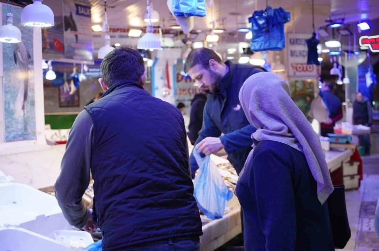Sakarya’da sezonun son balıkları vatandaşla buluşuyor
