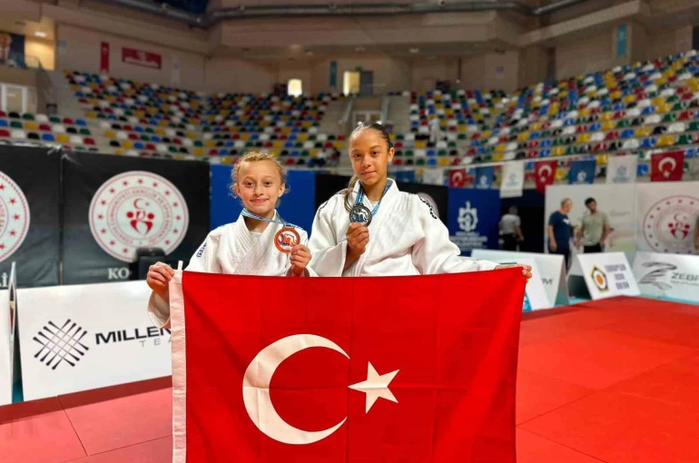 Sakaryalı sporcular Kocaeli’den madalyalar ile döndü