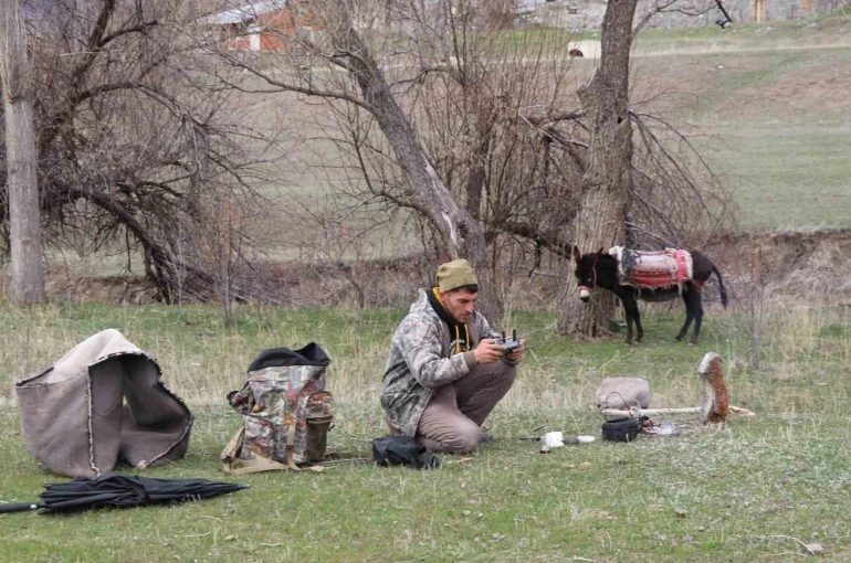 Saksağandan etkilendi, çobanlığı dijitalleştirdi, artık koyun sürüsünü dronle yönetiyor