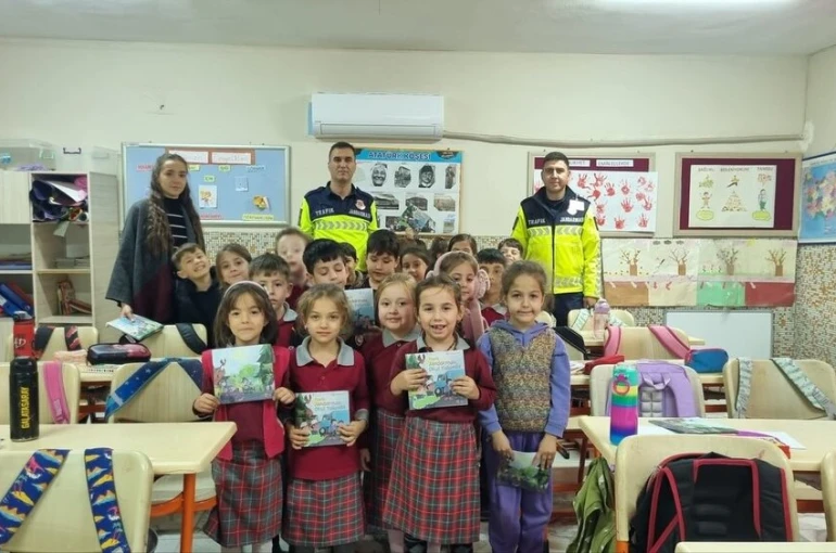 Salavatlı İlkokulu öğrencilerine jandarmadan trafik eğitimi