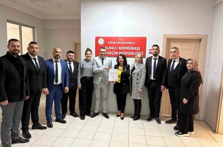 Salihli bakkallarda yeni başkan mazbatasını aldı