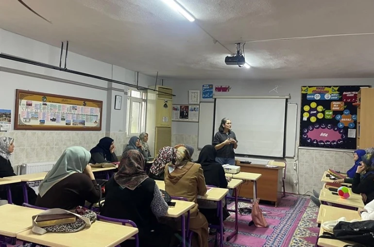 Salihli’de aileler için çocuk gelişimi eğitimi