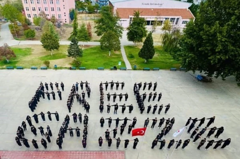Salihli’de gençlerden Gazze’ye destek 