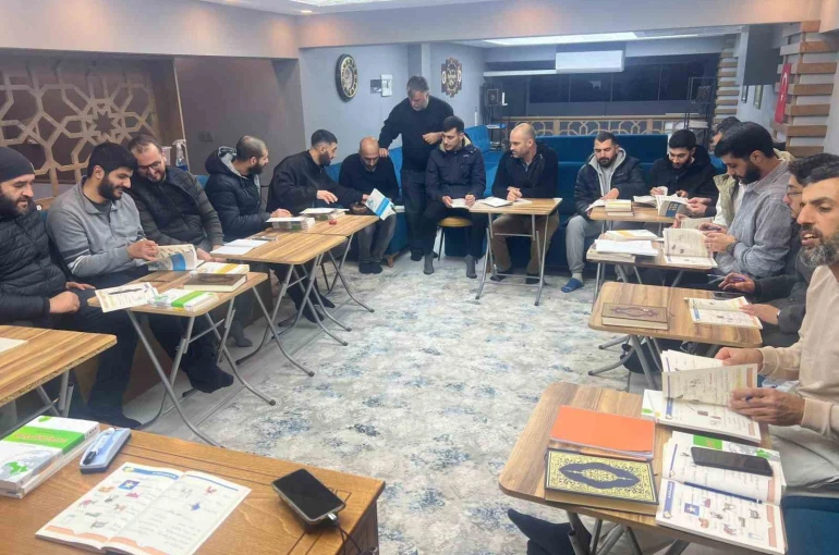 Salihli’de gençlerin Arapça öğrenme merakı kursa dönüştü