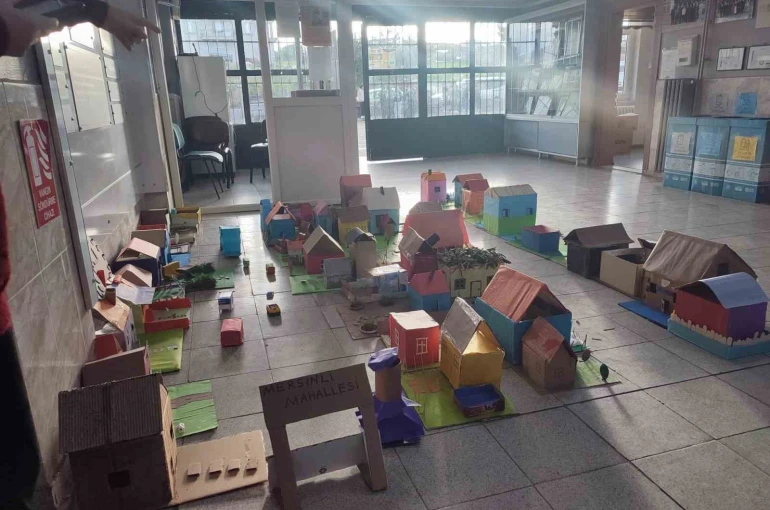 Salihli’de minik öğrencilerden geri dönüşüme anlamlı dokunuş